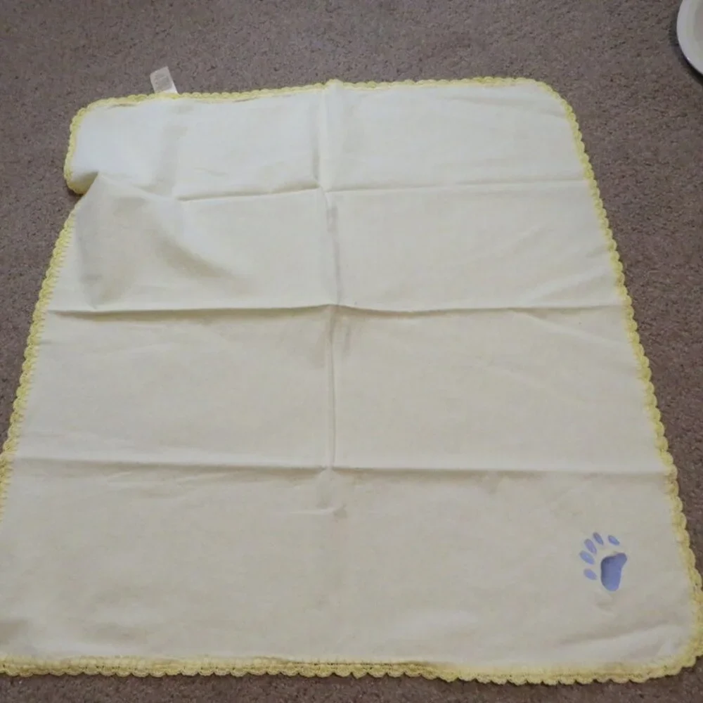 2002 Dolly Inc.Yellow Baby Blanket Crochet Scalloped w embroidered Paw Print